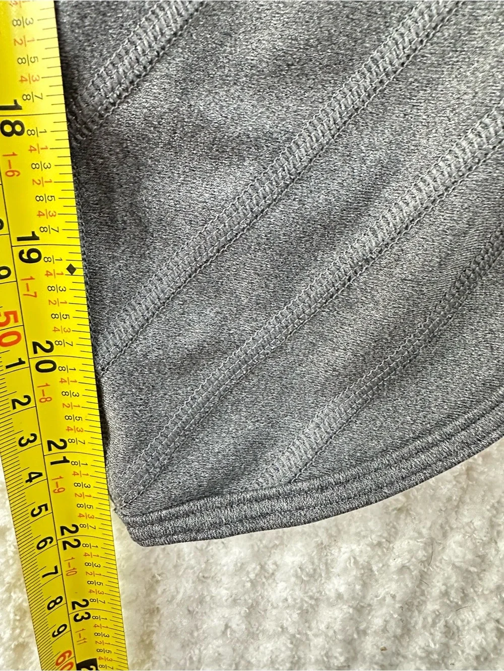 Under Armour Women’s M Dark Gray Cropped Performance Leggings